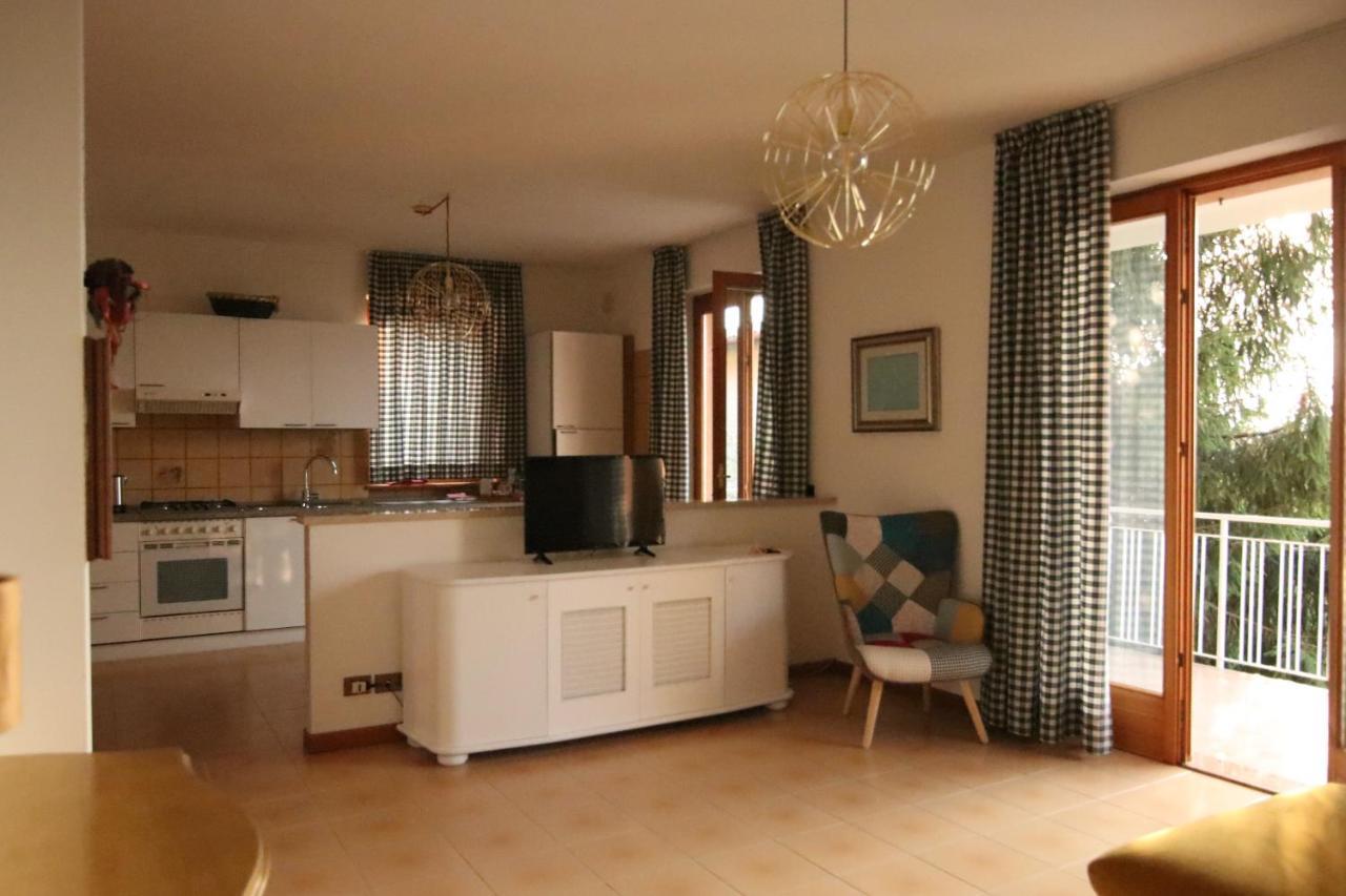 3 Rooms Apartment Whit Balcony And Lake Wiew Мальчезине Экстерьер фото