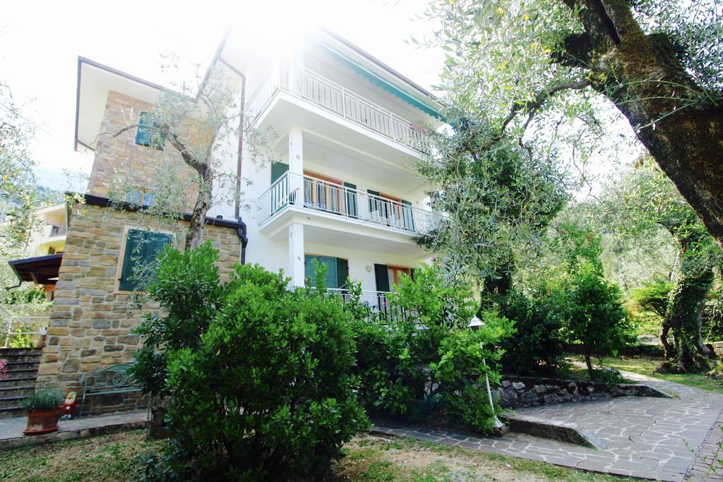 3 Rooms Apartment Whit Balcony And Lake Wiew Мальчезине Экстерьер фото